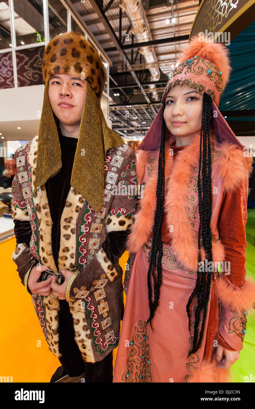 Paar im mongolischen Tracht London UK Stockfoto