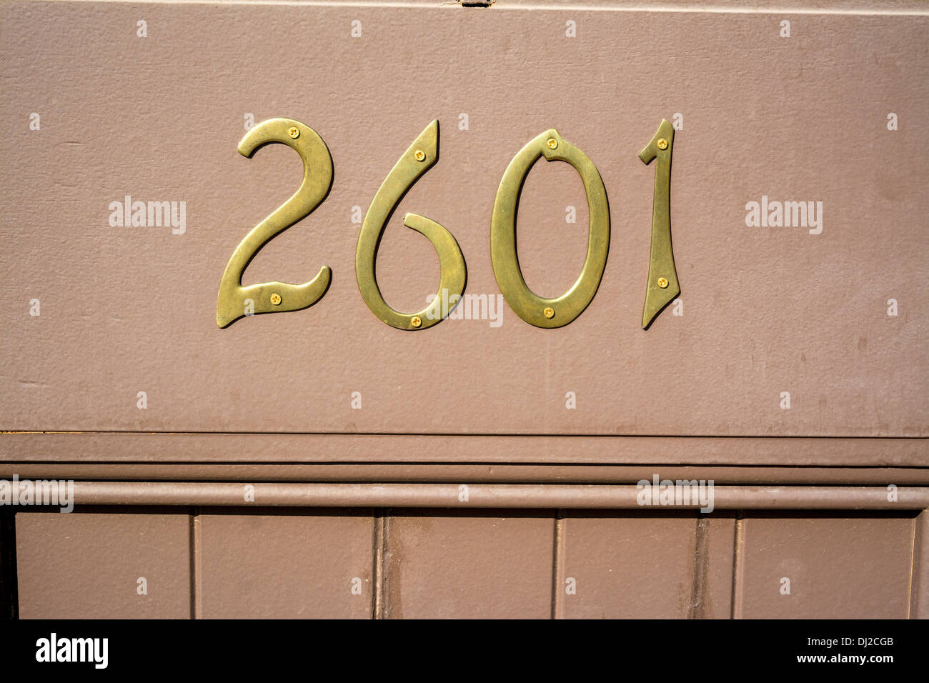 Messing-Nummern sind die Adresse eines Gebäudes Stockfoto