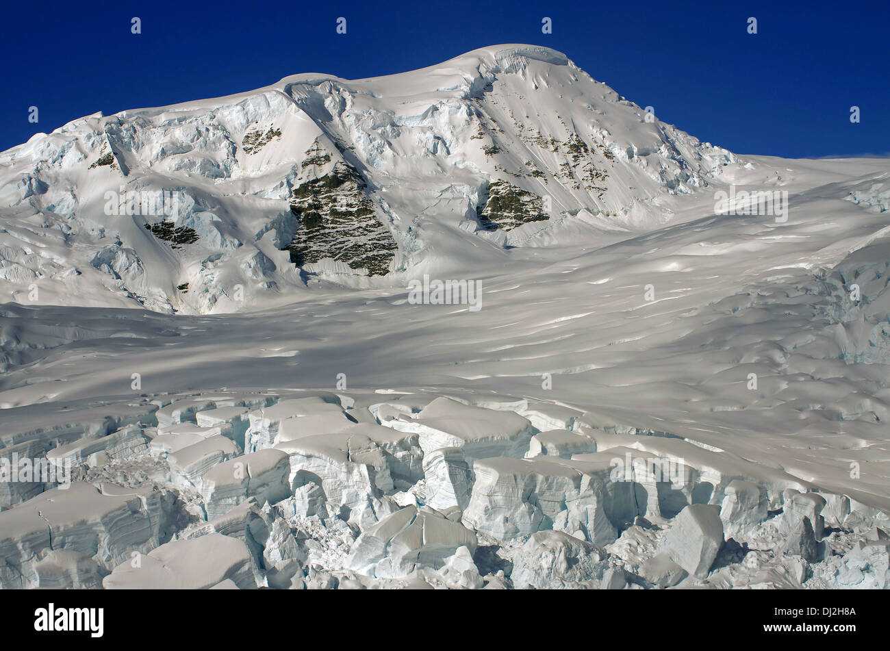 schneebedeckte Berge im Inneren Alaska Stockfoto