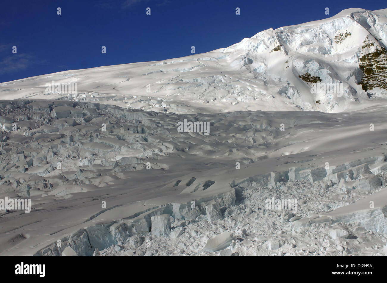 schneebedeckte Berge im Inneren Alaska Stockfoto