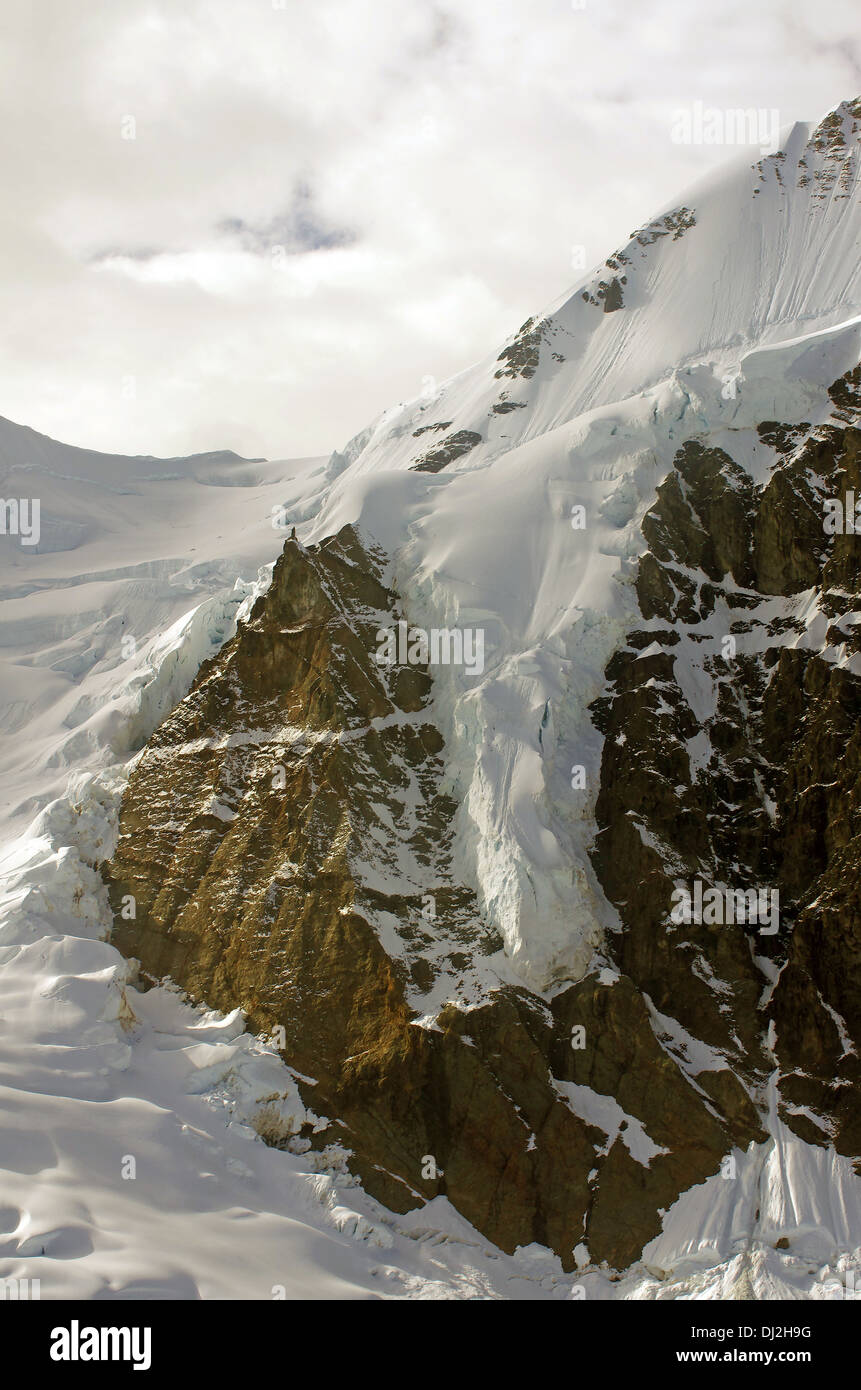 schneebedeckte Berge im Inneren Alaska Stockfoto