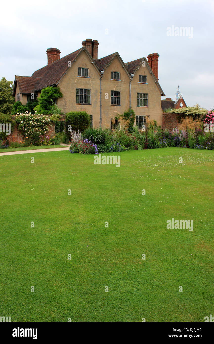 Packwood House ist ein Fachwerk-Tudor Manor in der Nähe von Lapworth, Warwickshire. Seit 1941 im Besitz des National Trust. Stockfoto