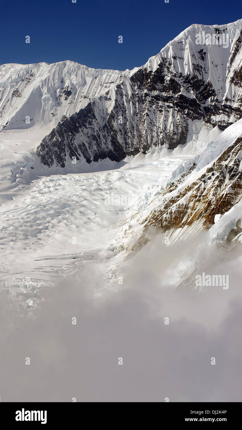schneebedeckte Berge im Inneren Alaska Stockfoto