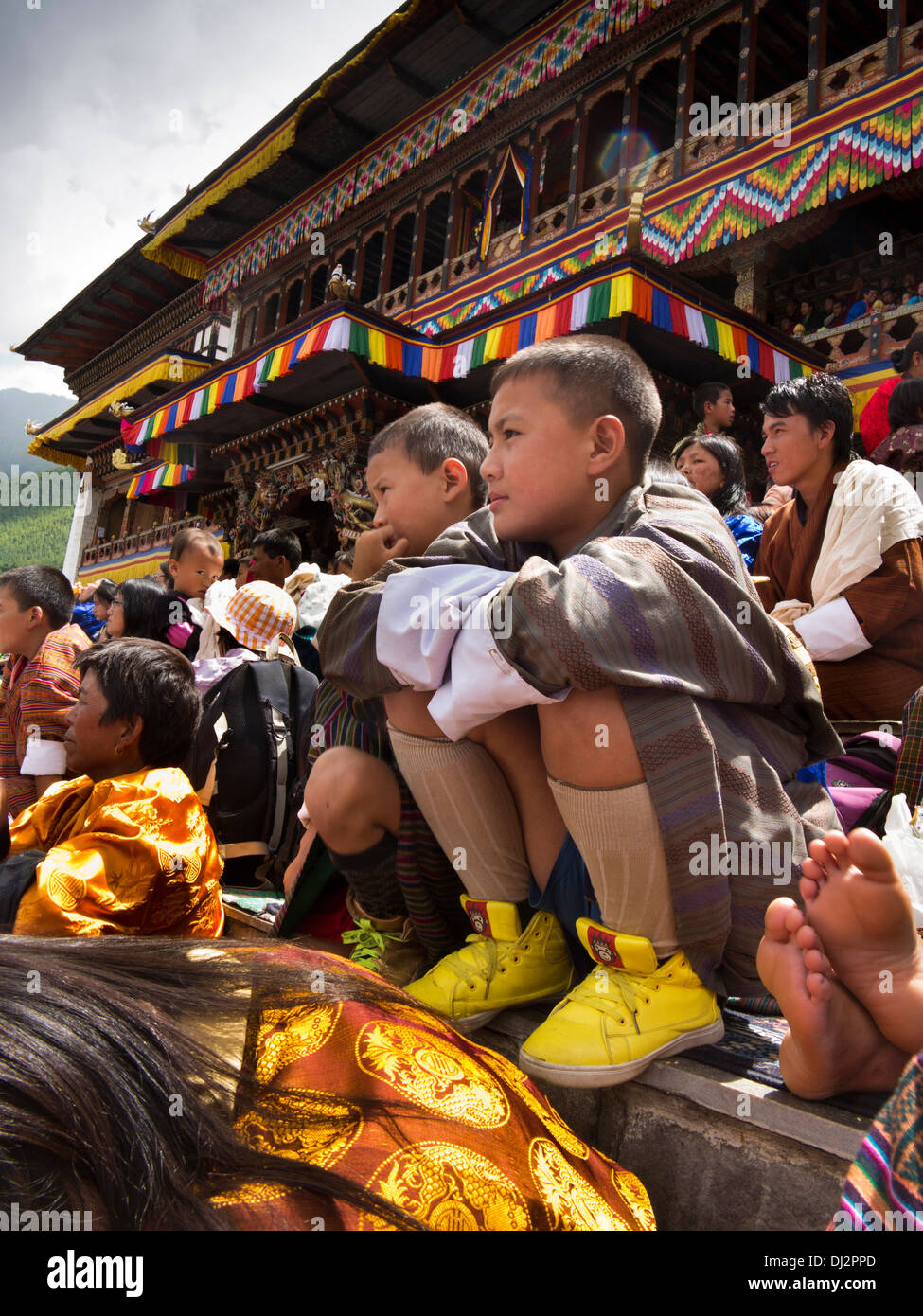 Bhutan, Thimpu Dzong, jährliche Tsechu Festivalpublikum vor Kloster Stockfoto