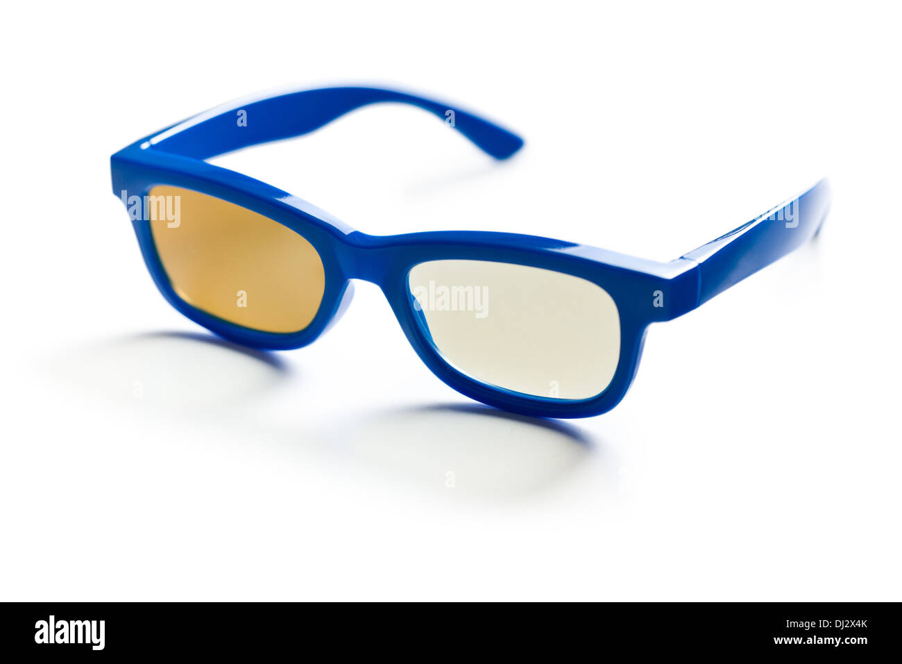polarisierte 3D-Brille auf weißem Hintergrund Stockfoto
