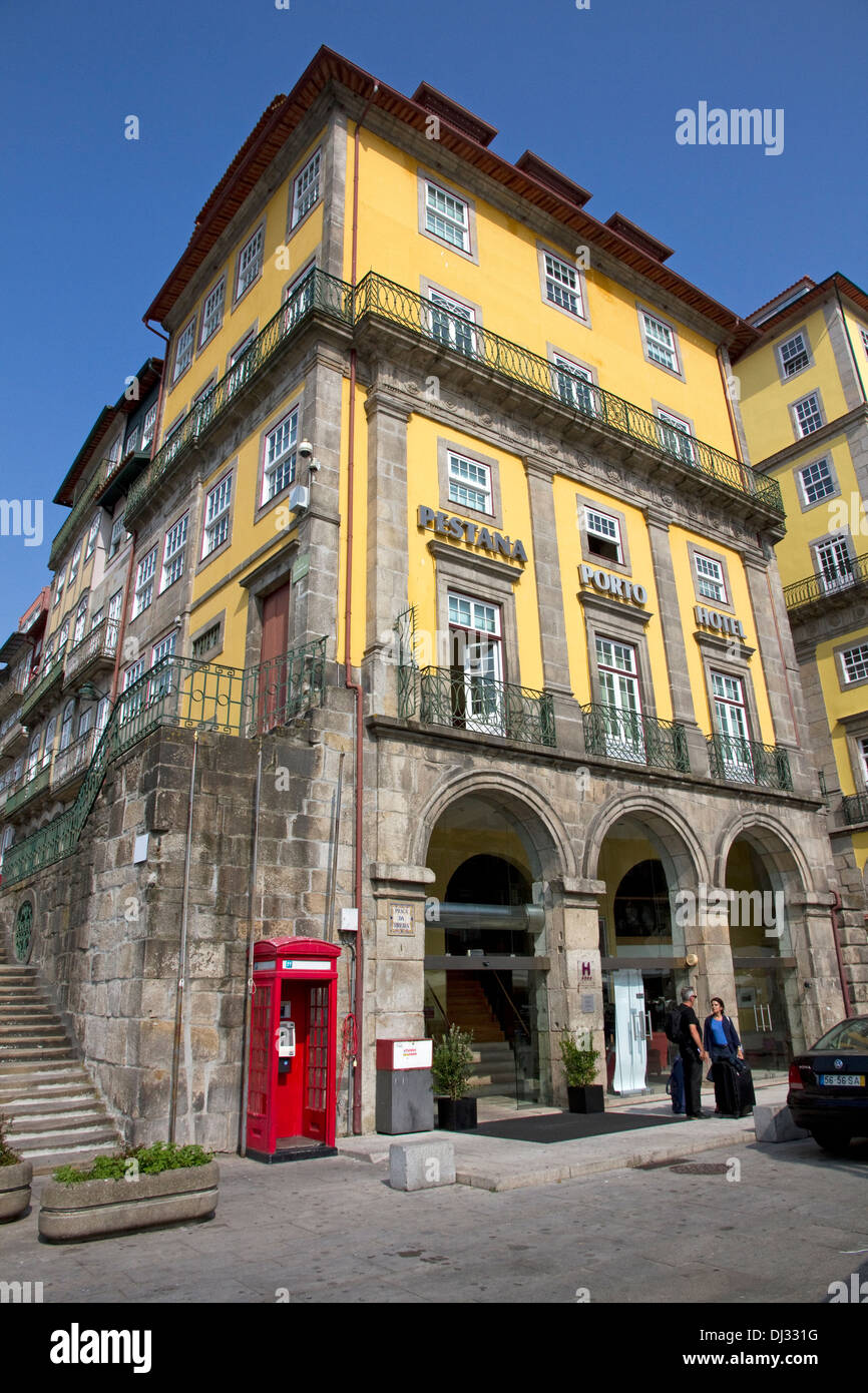 Pestana Porto Hotel im restaurierten Gebäude am Fluss, Praca Ribeira, Ribeira Altstadt, zentral-Porto, Portugal Stockfoto