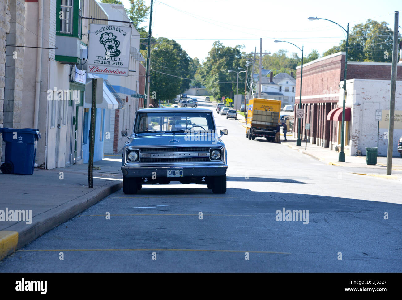 Chevy Pick-up Truck drausen eine Bar in Carthage, Missouri. Kleinen mittleren westlichen amerikanischen Kleinstadt an der alten Route 66 Stockfoto