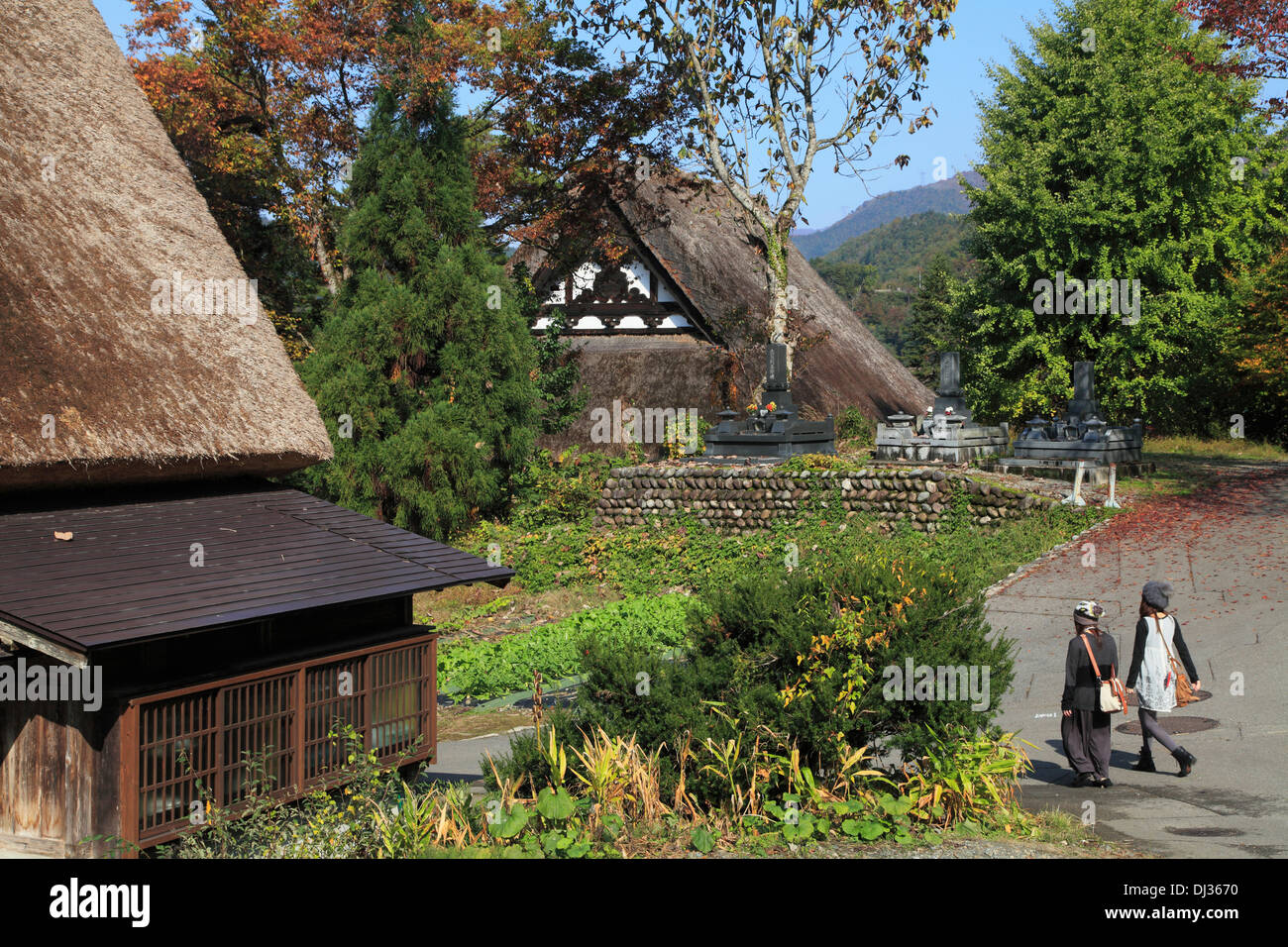 Japan, Hida, Shirakawa-Go, Ōgimachi, Dorf, Straßenszene, Stockfoto