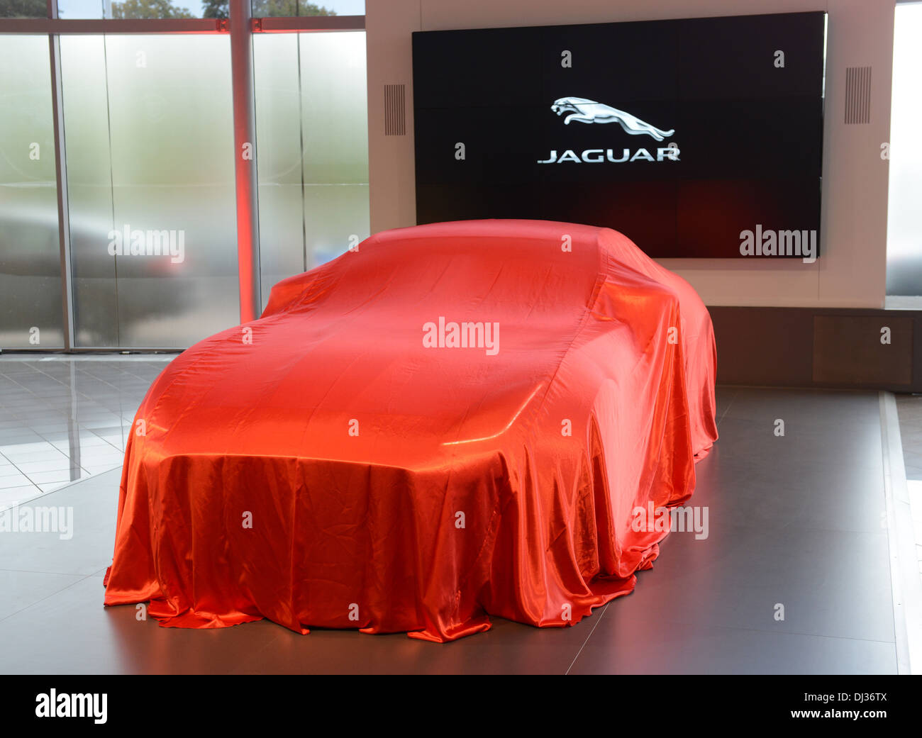 Neue Jaguar F-Type unter Verschluss vor dem Start Stockfoto