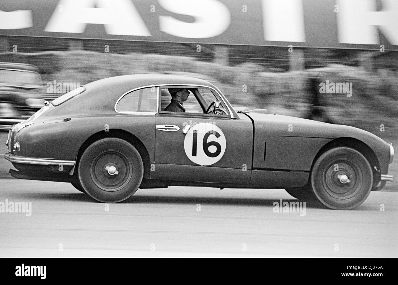 Nigel Mann-David Lewis' Aston Martin DB2 9HRS Rennen Goodwood, England 22. August 1953. Stockfoto