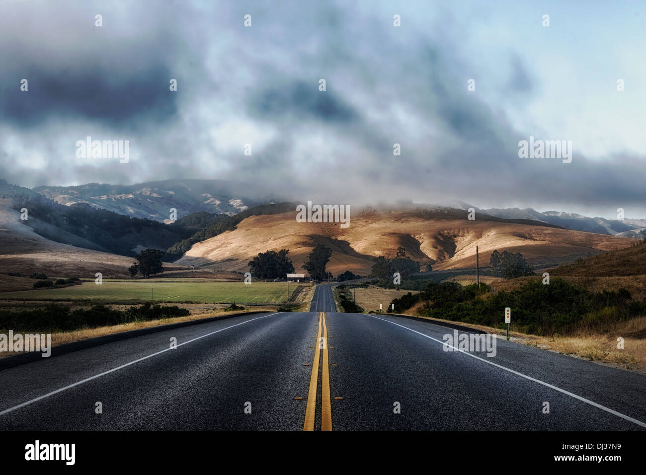 Kalifornien Straße Autobahn Berge Landschaft malerische Stockfoto