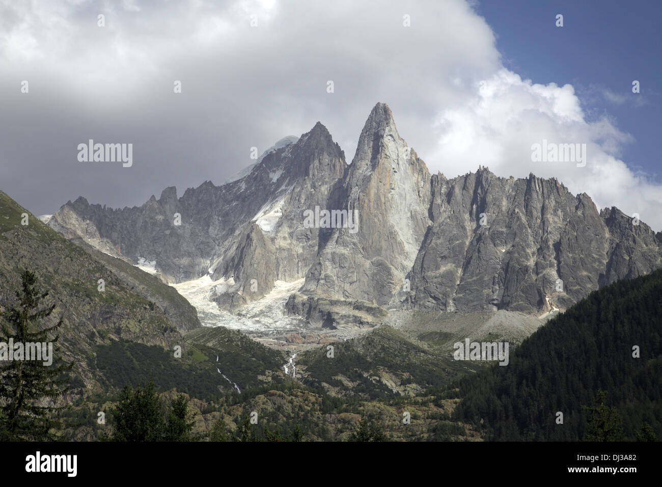 Die Aiguille Verte (4122 m) und Drus vom Col des Montets im Mont-Blanc-Massiv, Chamonix Stockfoto