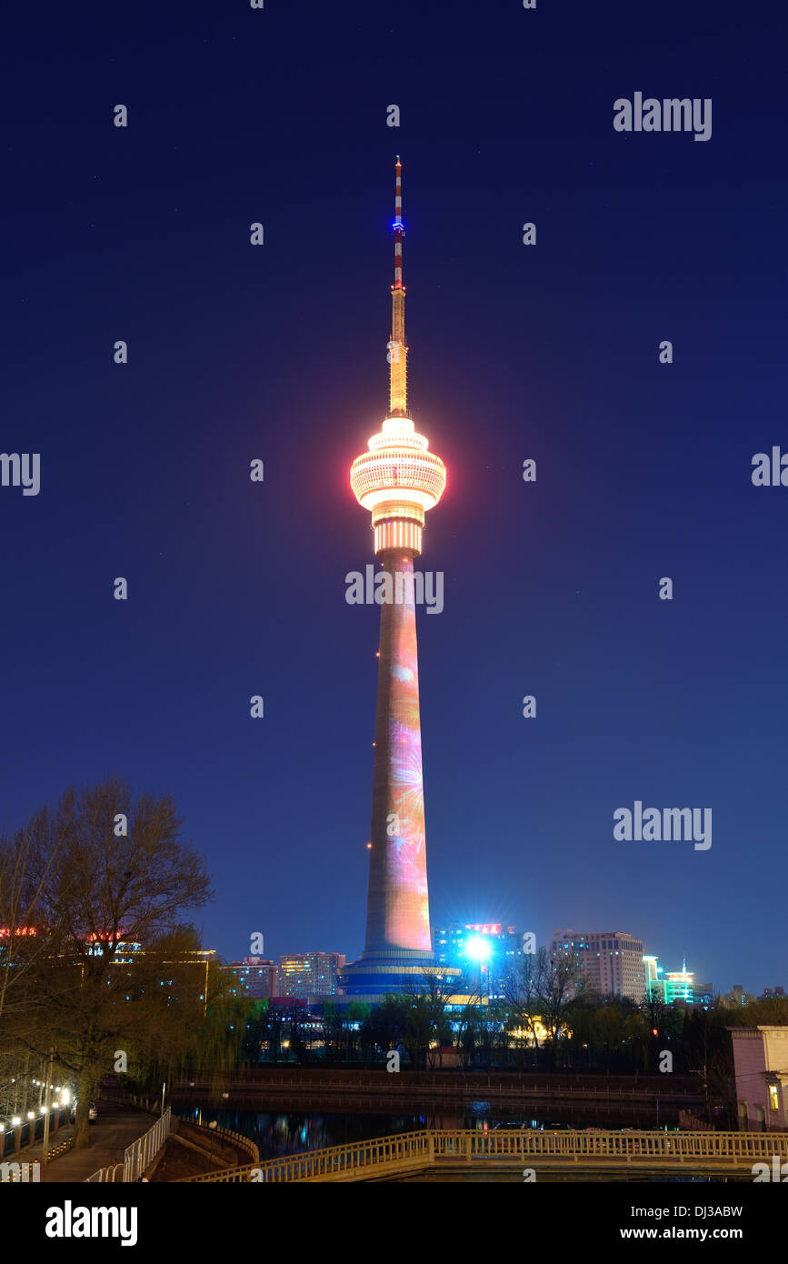 Central Radio & Fernsehturm bei Nacht Stockfoto