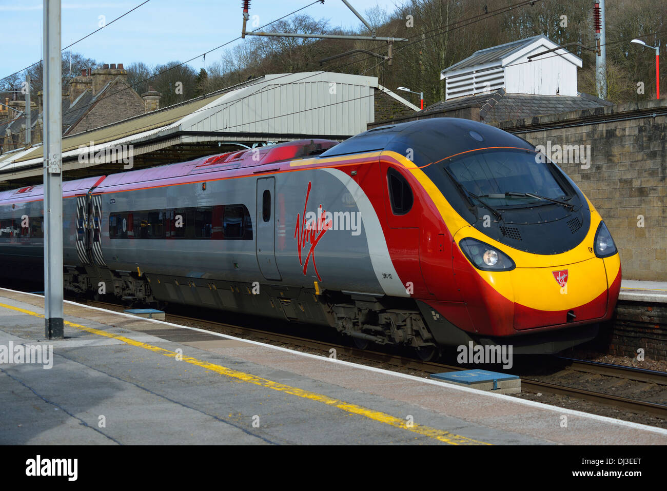Jungfrau Pendolino Zug am Bahnhof Oxenholme, Cumbria, England, Vereinigtes Königreich, Europa. Stockfoto