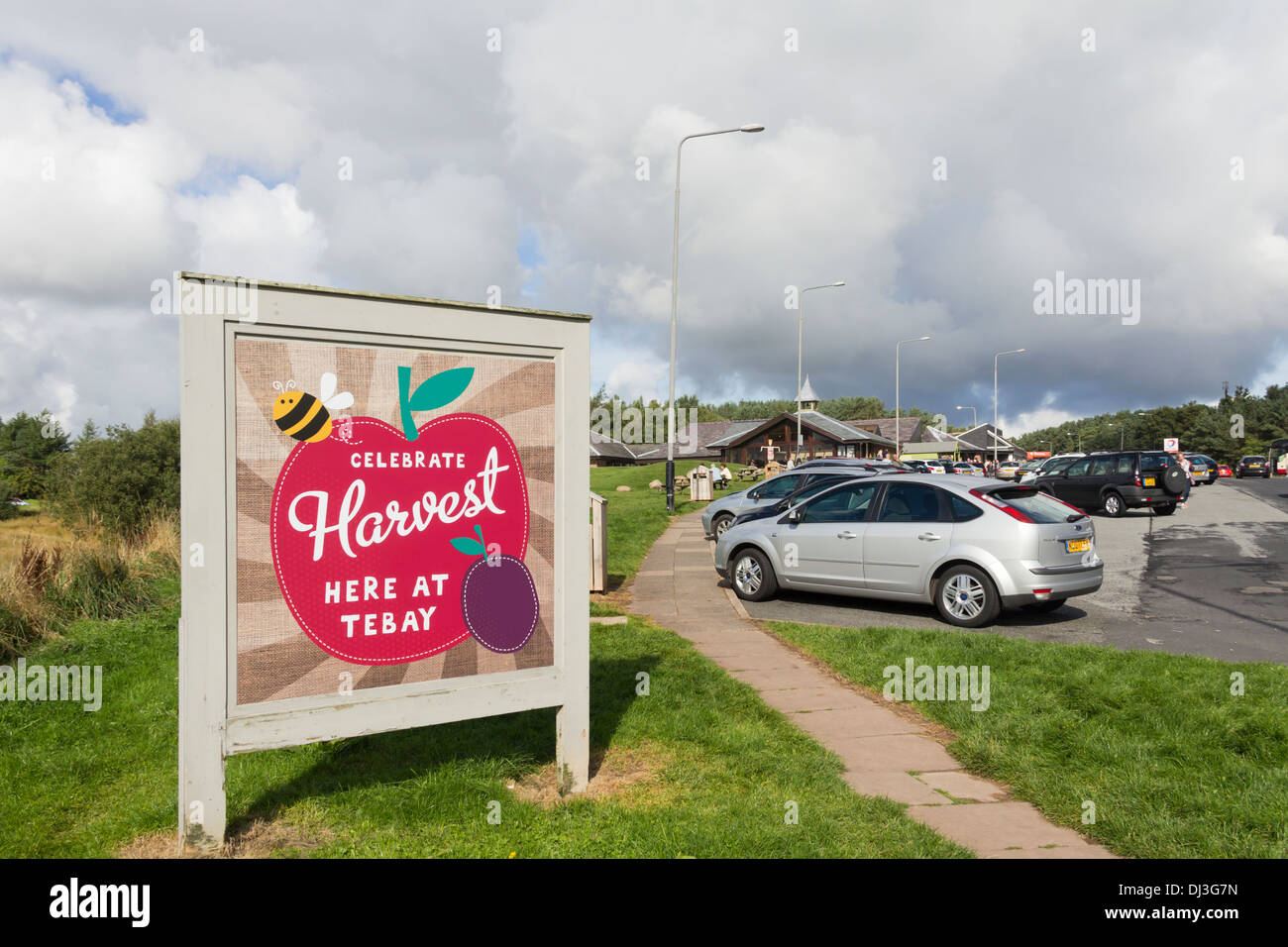 Tebay Dienstleistungen melden Sie sich am Eingang Parkplatzes (nordgehend) Kunden einlädt Ernte zu feiern. Stockfoto