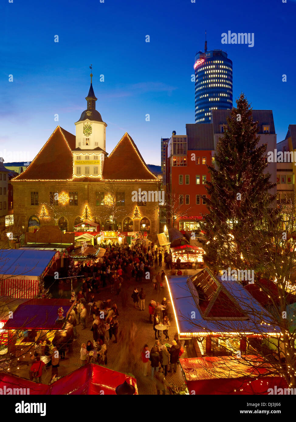 Weihnachtsmarkt und das Rathaus in Jena, Thüringen, Deutschland Stockfoto