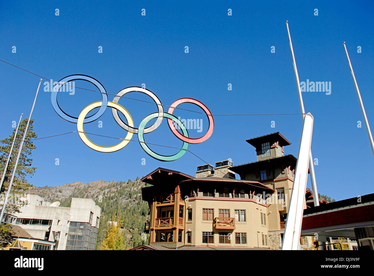 Olympische Ringe im "Dorf" in Squaw Valley Stockfoto