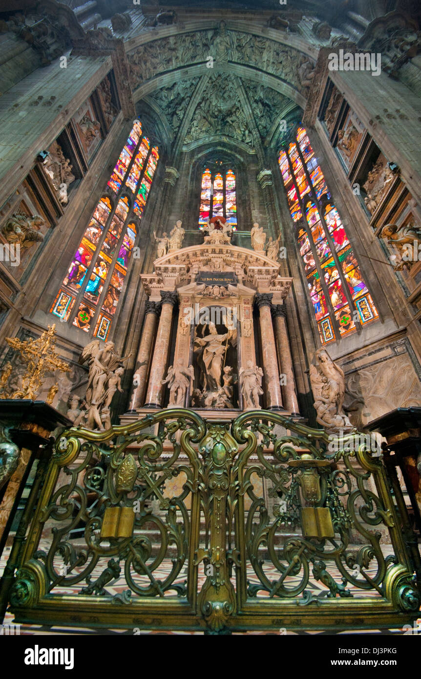 Innere des Mailänder Dom Stockfoto