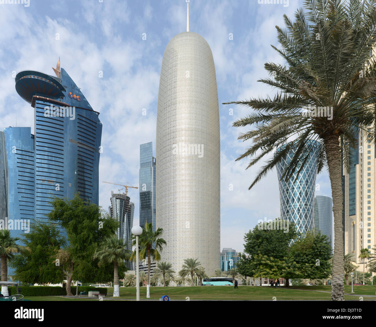 Burj Tower in Doha, Katar Doha, Qatar. Architekt: Ateliers Jean Nouvel, 2012. Blick von der Corniche. Stockfoto