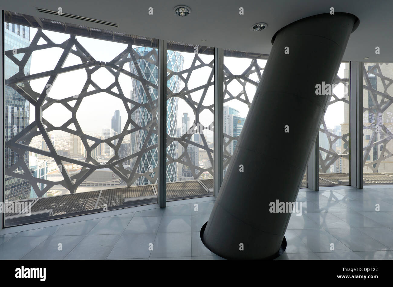 Burj Tower in Doha, Katar Doha, Qatar. Architekt: Ateliers Jean Nouvel, 2012. Überblick über typische Etage. Stockfoto