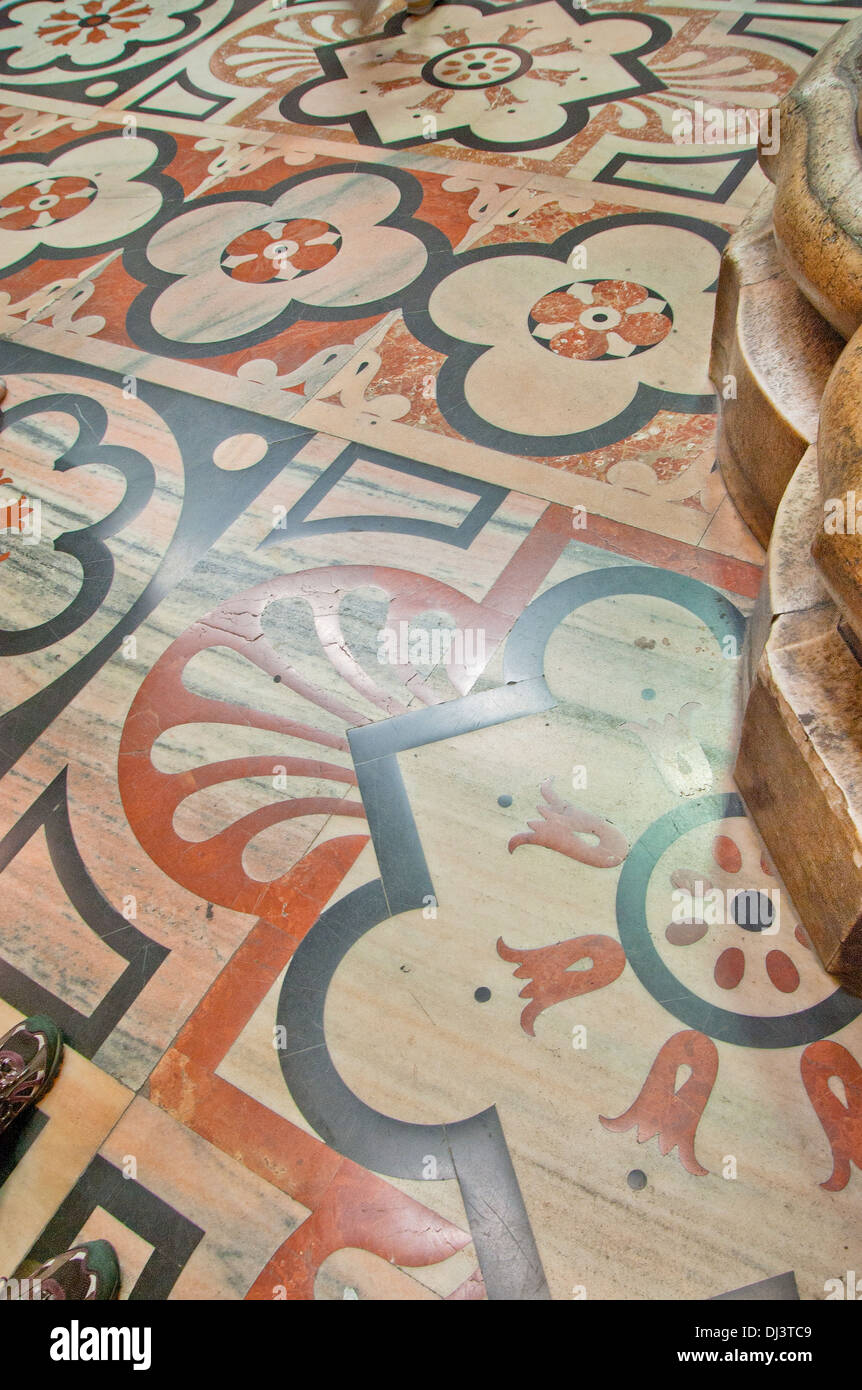 Innere des Mailänder Dom Stockfoto