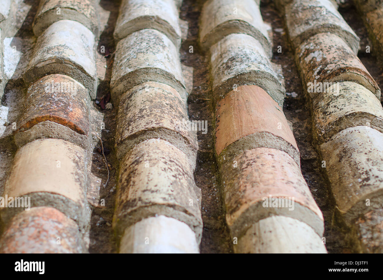 Alten natürlichen Stein Dachziegel Stockfoto