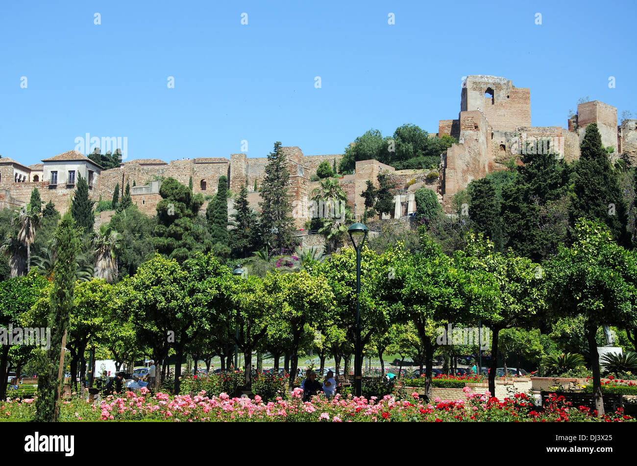 Gibralfaro Burg mit den Jardines Pedro Luis Alonso in der Vordergrund, Malaga, Costa Del Sol, Provinz Malaga, Spanien. Stockfoto