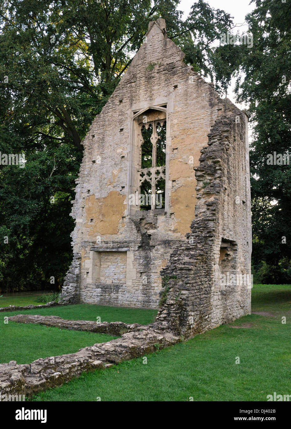 Reste der Minster Lovell Hall, Oxfordshire erbaut 1440, in verlassenen 1747 Stockfoto