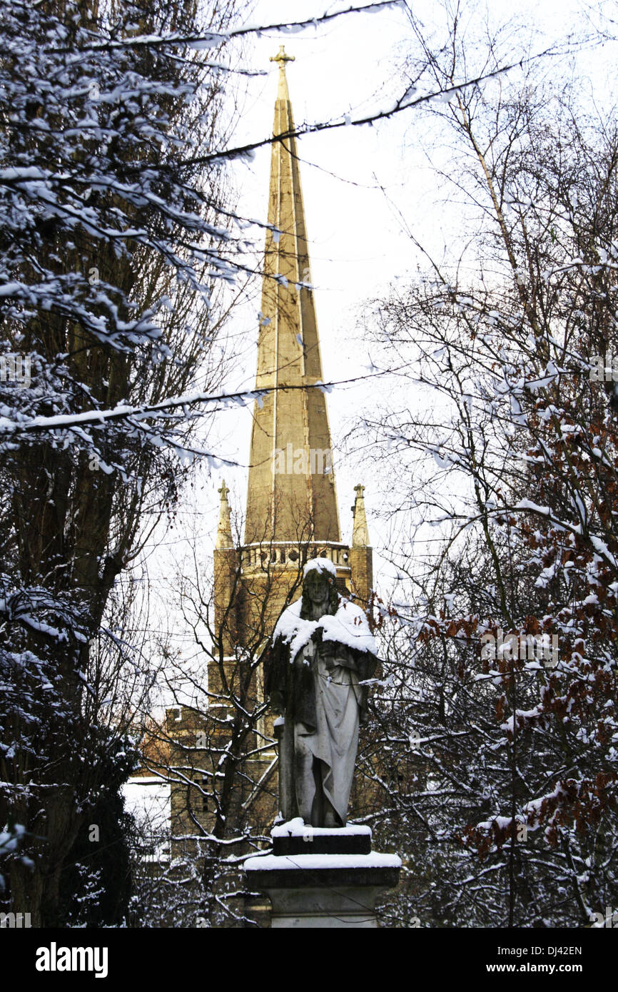 Abney Park Cemetery in Stoke Newington London in einer Winterlandschaft Stockfoto