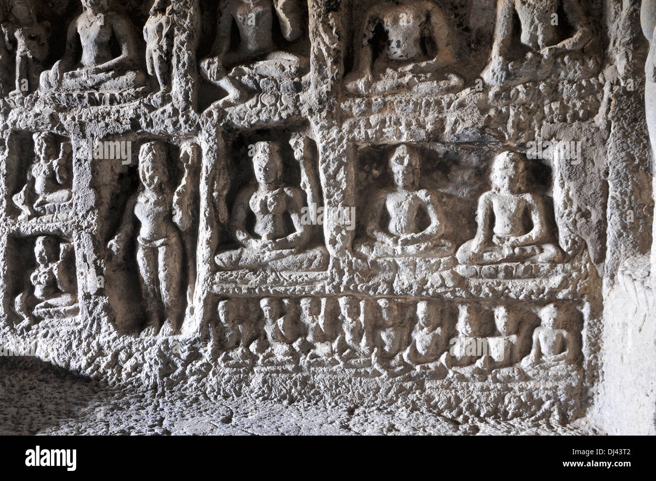 Höhle 11: Zweite Etage Flur. Relief-Panel Nahaufnahme Ellora Höhlen, Aurangabad, Maharashtra, Indien Stockfoto