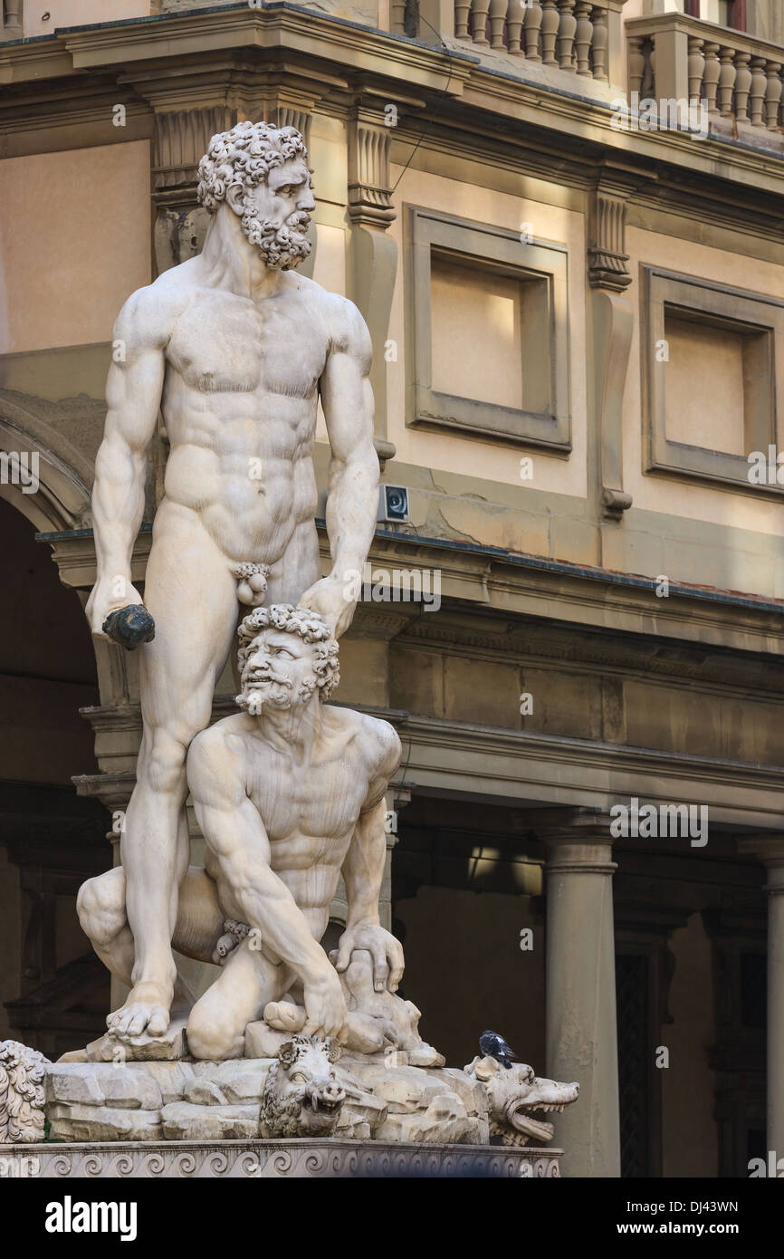 Statue des Bartolommeo Bandinellis Herkules und Grab vor dem Palazzo Vecchio, Florenz, Italien Stockfoto