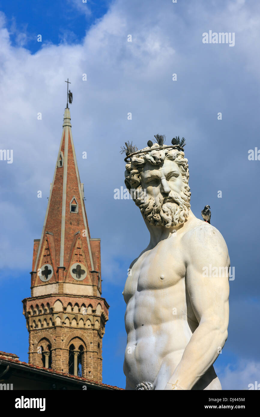 Statue von Neptun als Bestandteil der Brunnen auf der Piazza della Signoria in Florenz, Italien. Stockfoto