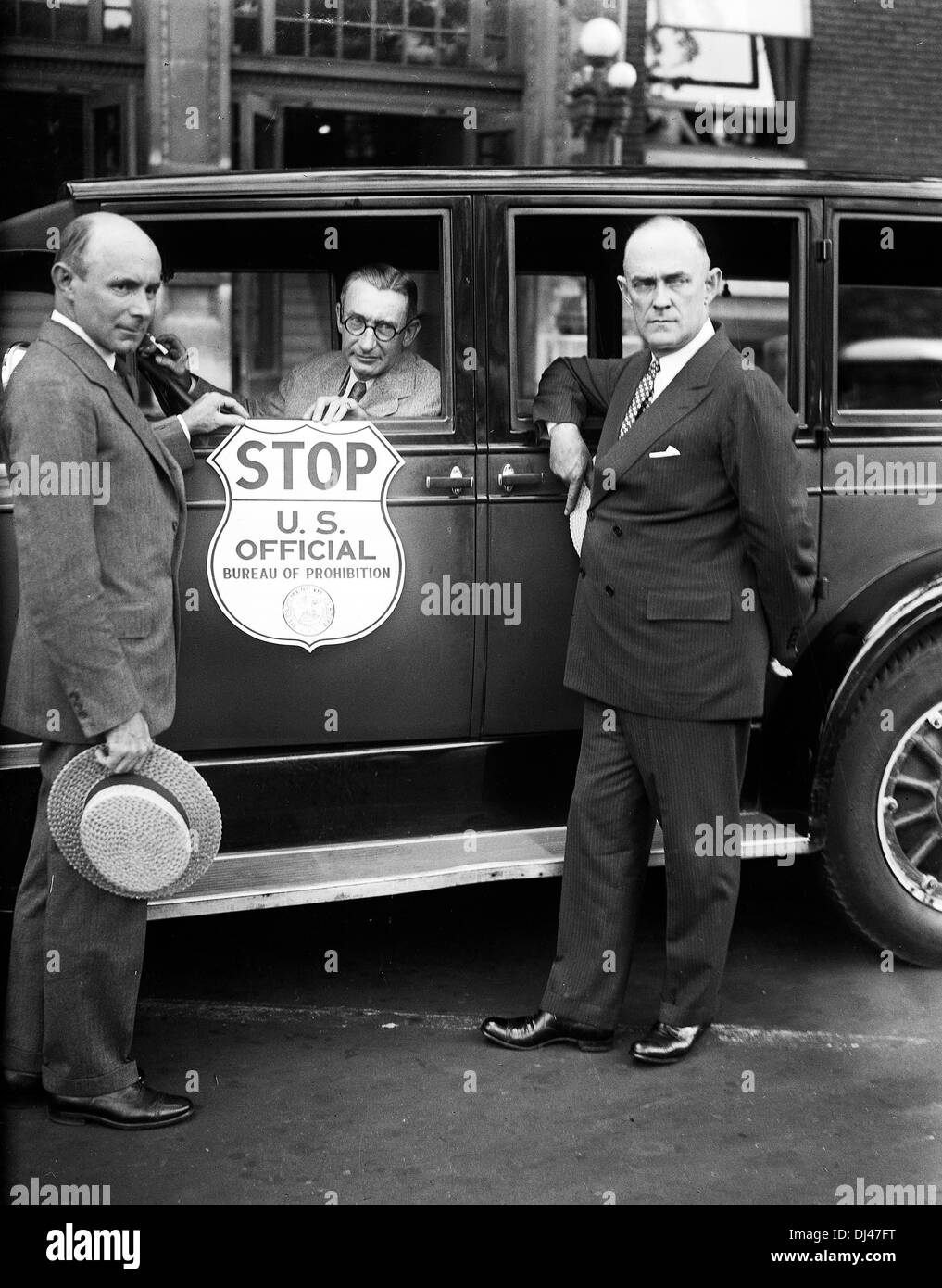 Abzeichen des Büros für das Verbot, USA, Prohibition Administrator Ames Woodcock, links Stockfoto