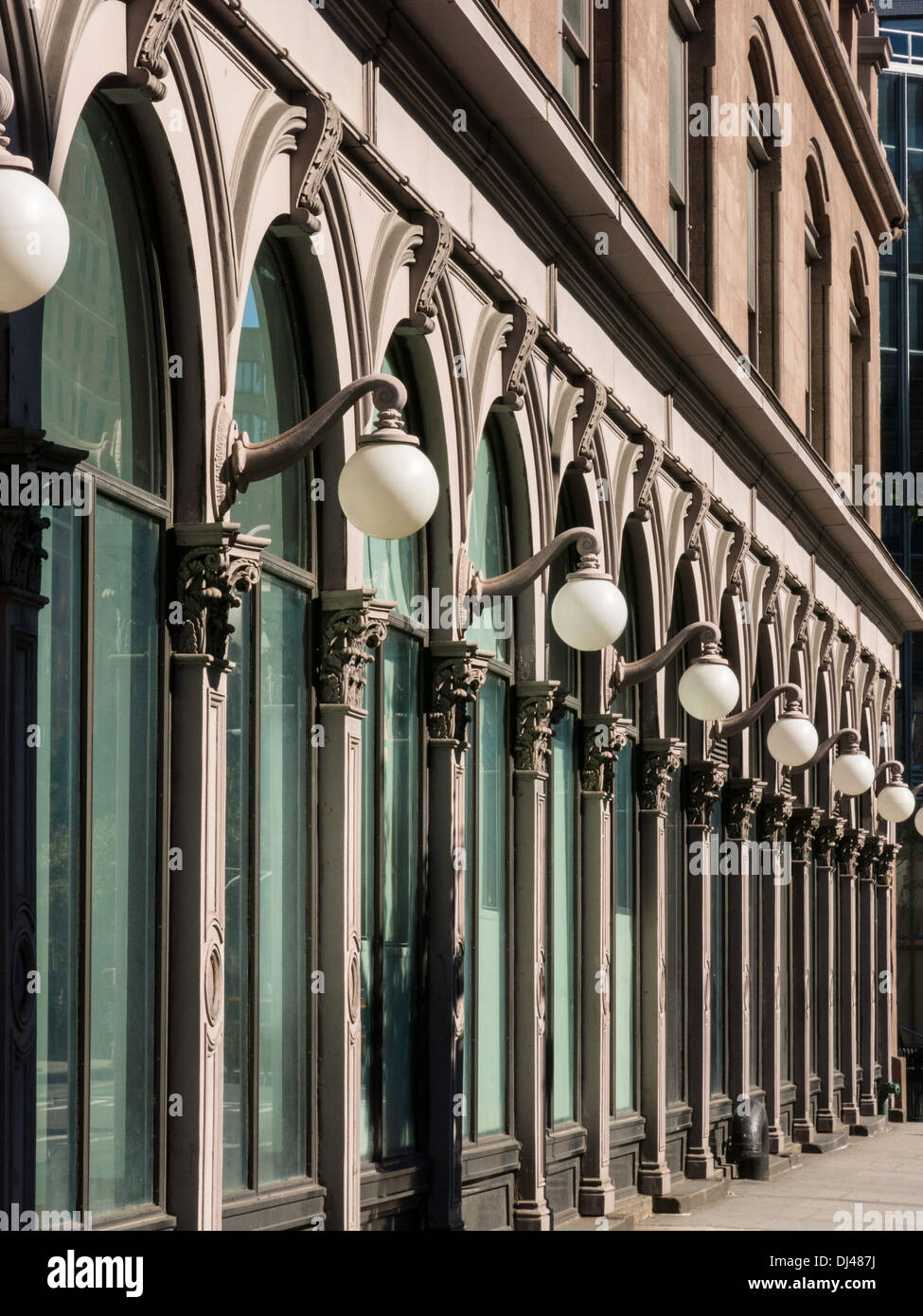 Fassaden- und Lampen, die Cooper Union Foundation Building, New York City Stockfoto