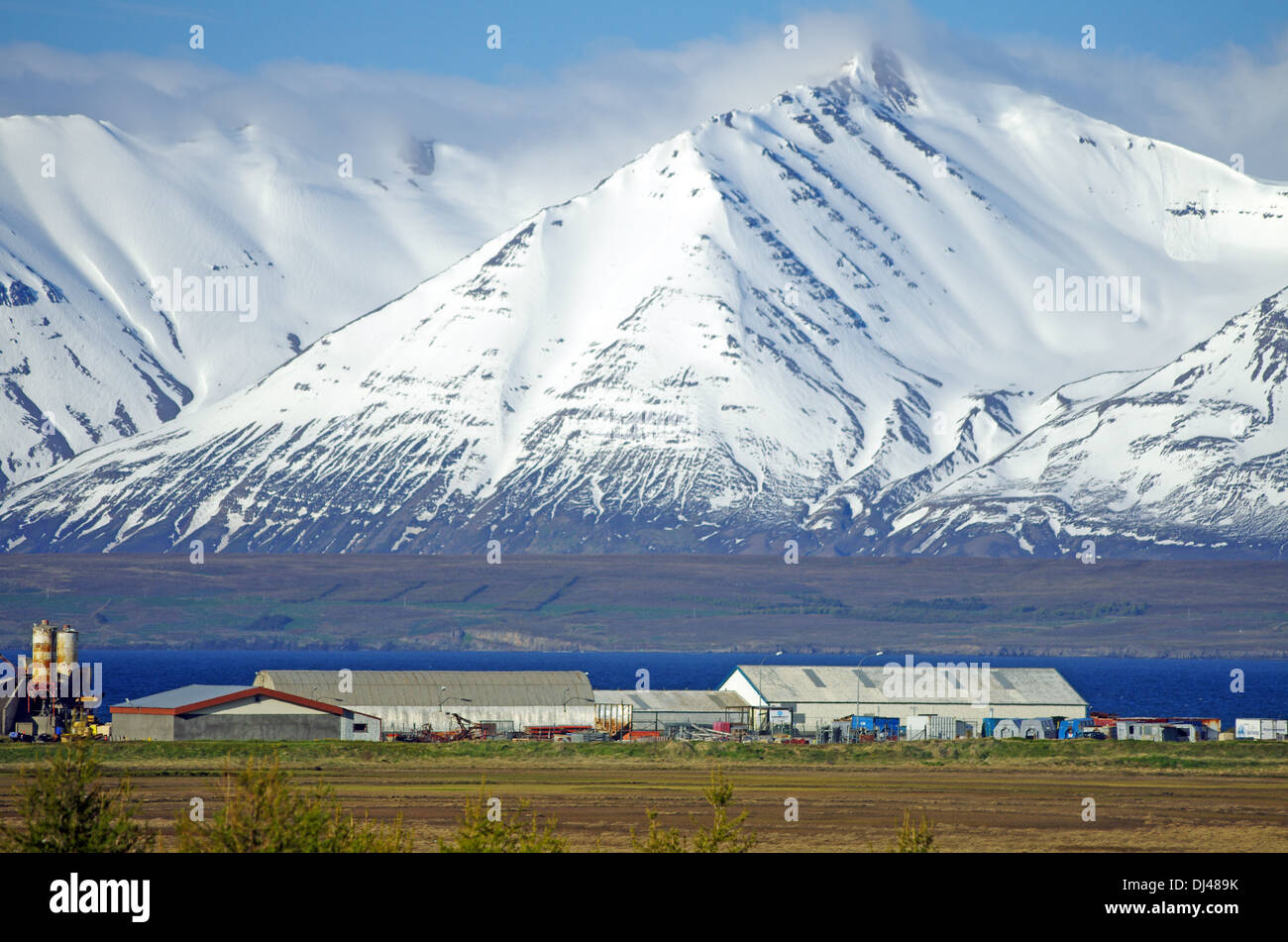 schneebedeckter Berge nördlich von Akureyri Stockfoto