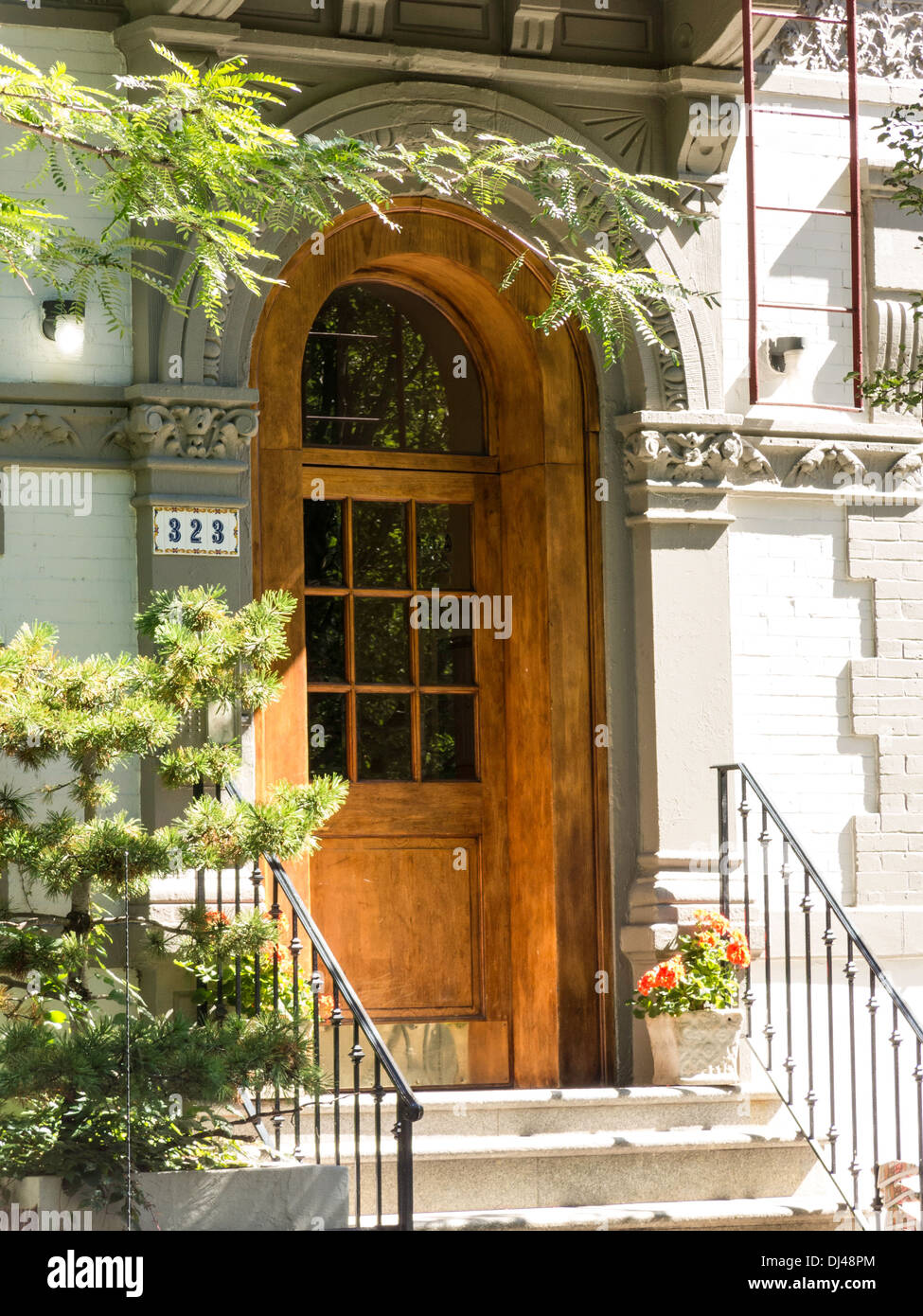 Gestalteten Tür und Veranda, Lower East Side, NYC, USA Stockfoto
