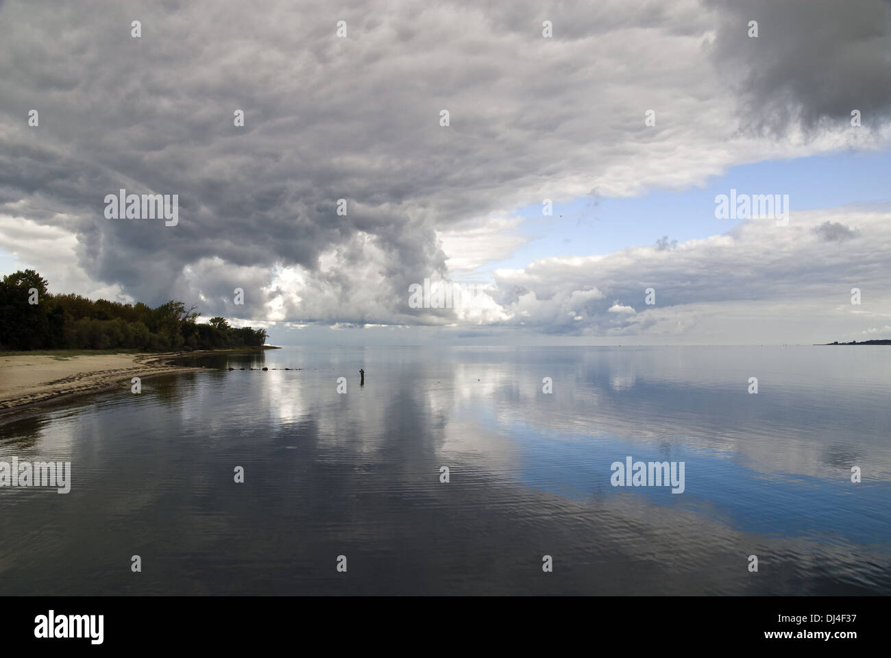 einsamen Fischer in der Ostsee Stockfoto