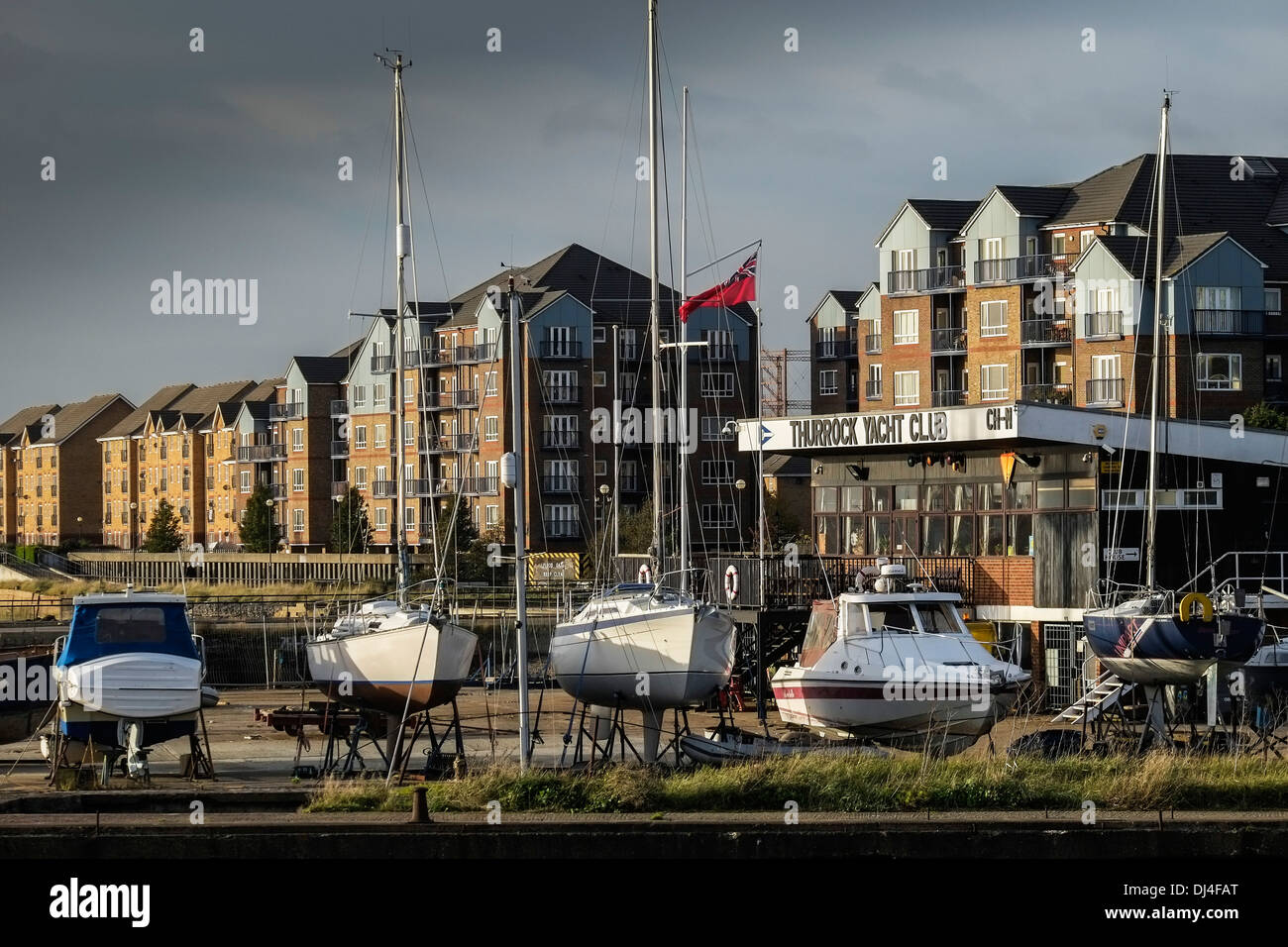 Der Thurrock Yacht Club am Ufer der Themse in Essex. Stockfoto