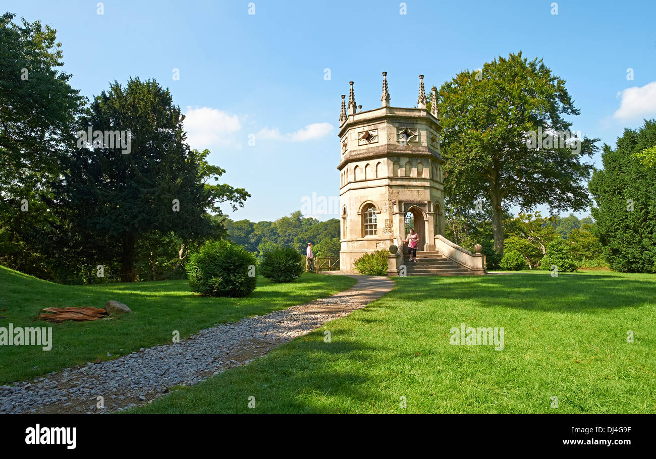 Eine Torheit auf dem Gelände der Zisterzienser Kloster Brunnen Abtei North Yorkshire England. Stockfoto