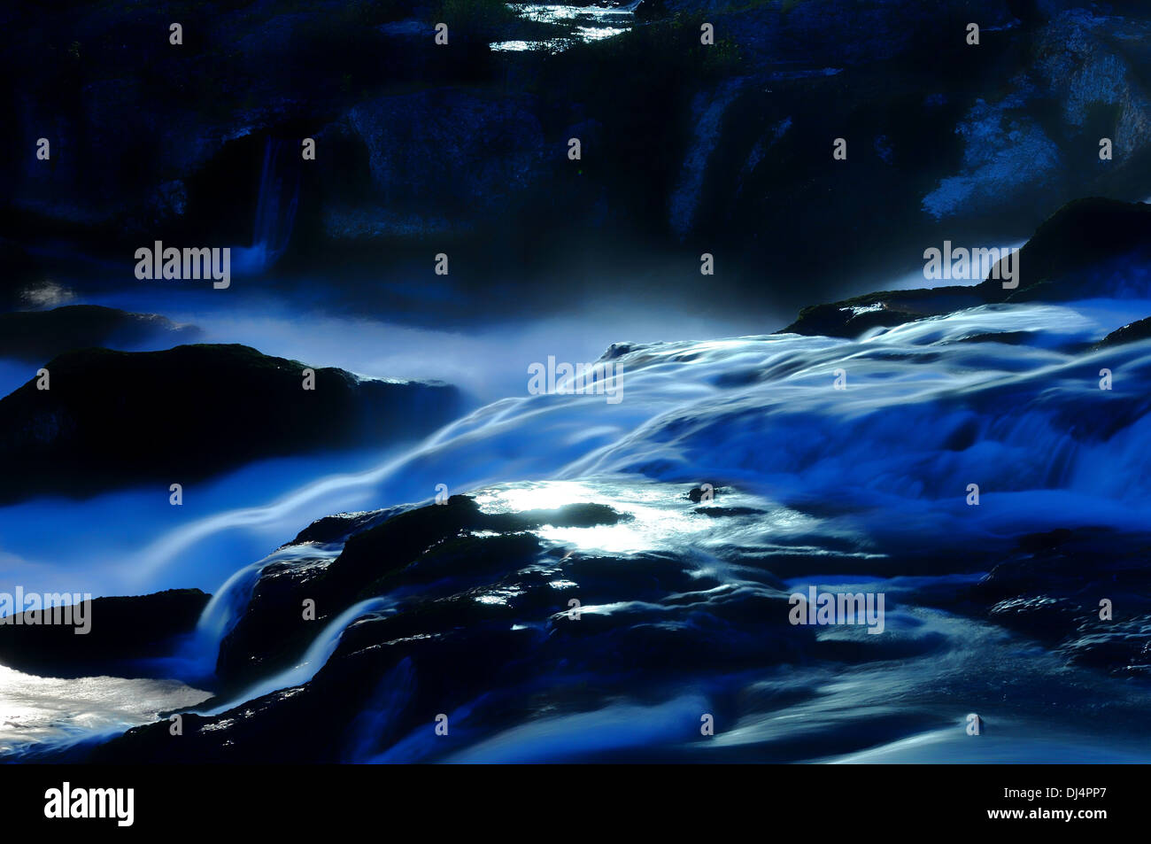 In den späten Abend am Wasserfall Stockfoto