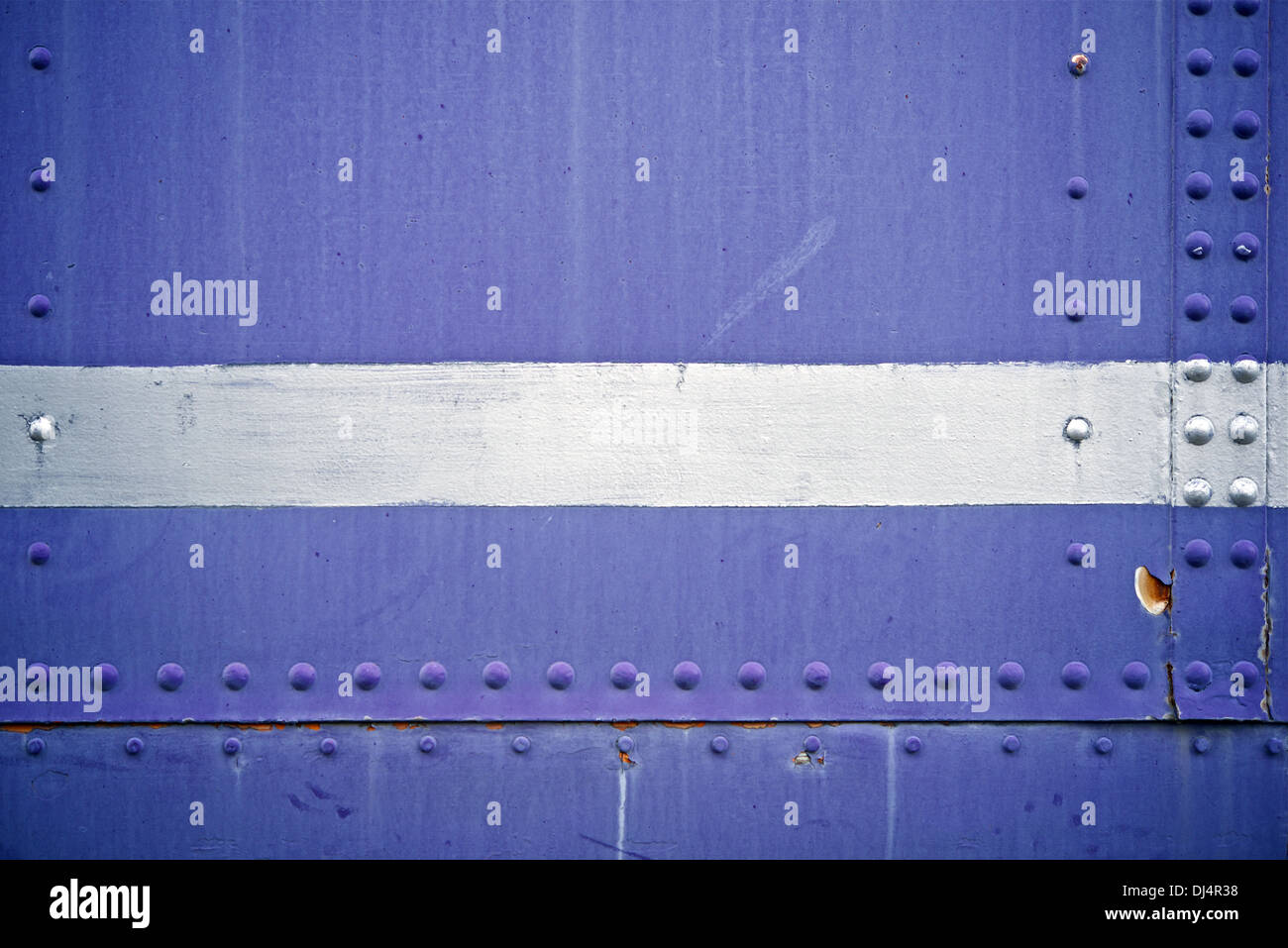 Blau Metall Hintergrund mit Nieten. Sammlung von Hintergründen. Stockfoto
