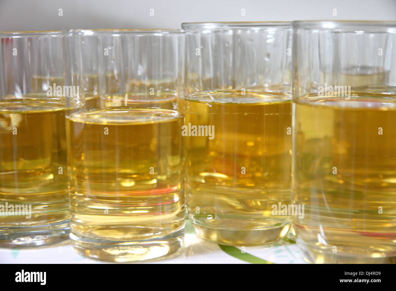 Die Bild-Alkohol in vielen aus Glas, in der Partei. Stockfoto