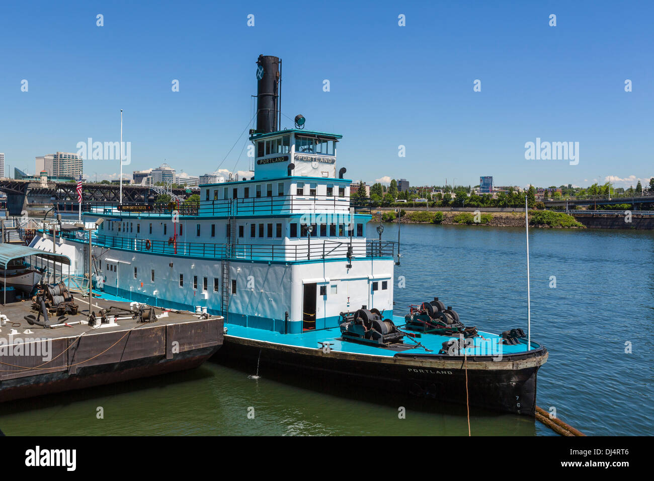 Oregon Maritime Museum Schiff in der Tom McCall Waterfront Park, Willamette River, Portland, Oregon, USA Stockfoto