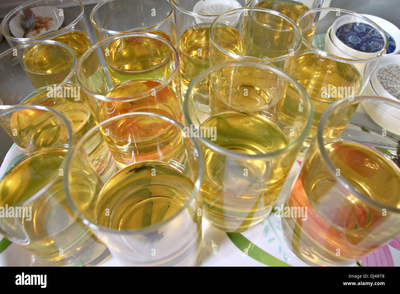 Die Bild-Alkohol in vielen aus Glas, in der Partei. Stockfoto