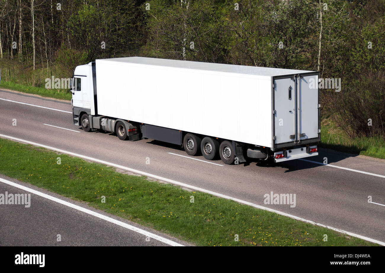 Weiße saubere LKW oder LKW Stockfoto