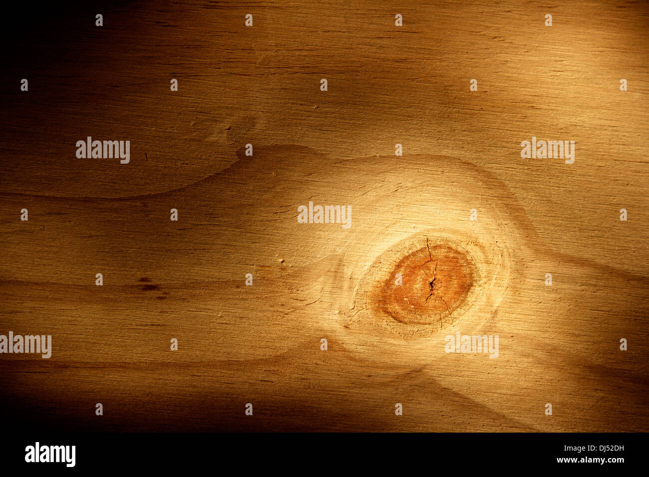 Nahaufnahme von Knoten im Holz Stockfoto