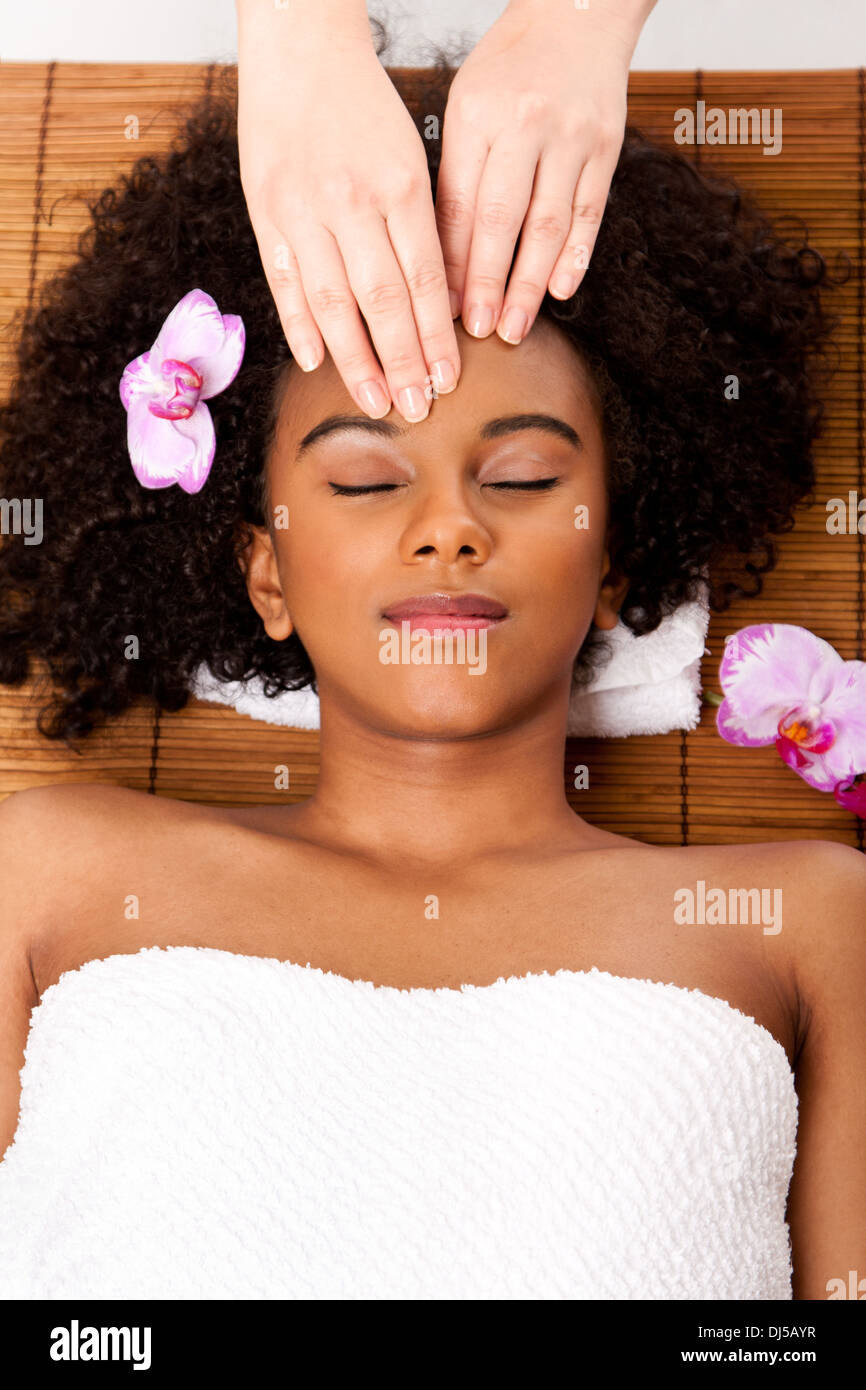 Gesichts-Massage im Beauty spa Stockfoto