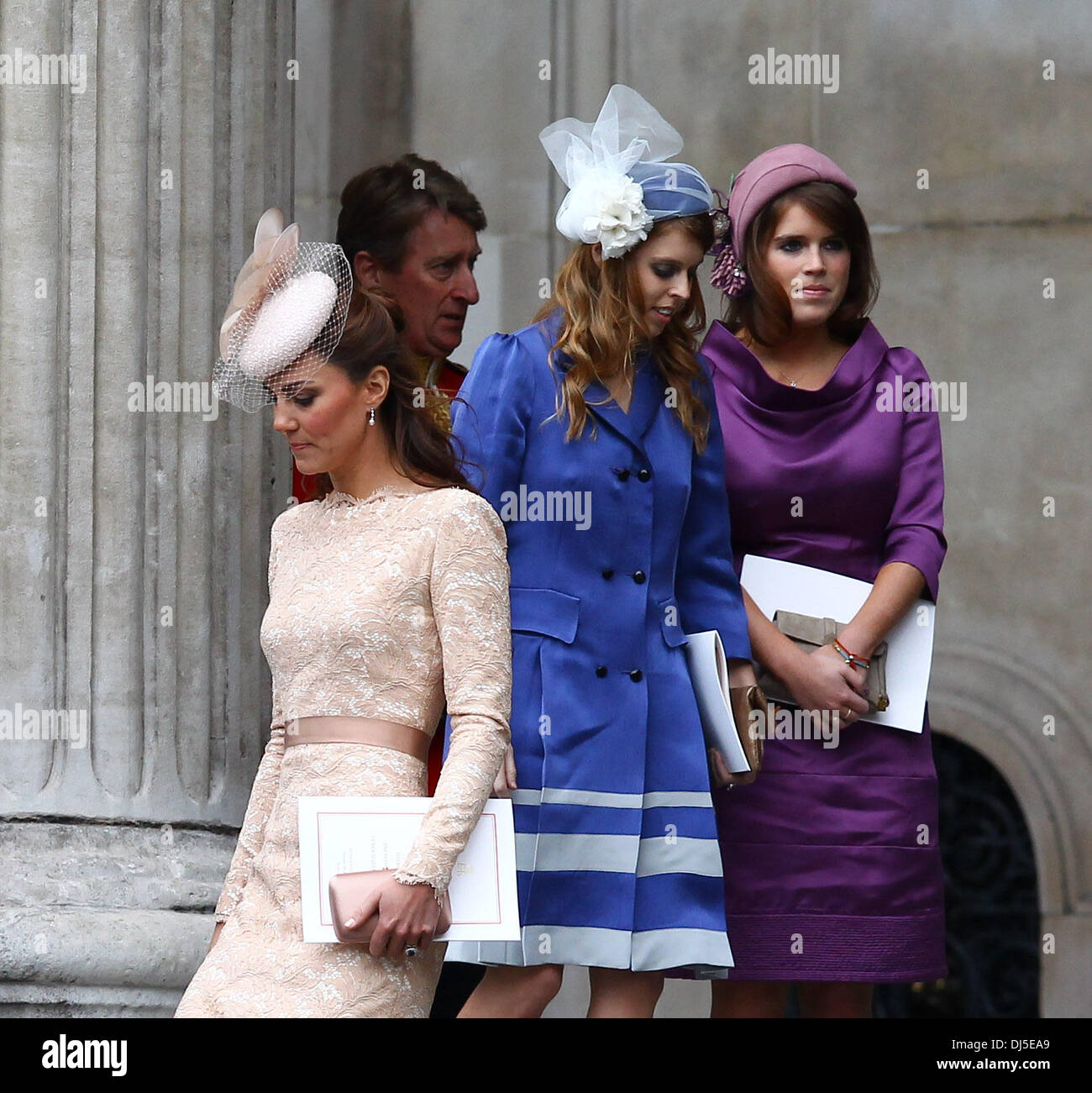 Catherine, Herzogin von Cambridge, aka Kate Middleton, Prinzessin Beatrice und Prinzessin Eugenie verlassen die Königin Diamond Jubilee Dankgottesdienst in St. Pauls Cathedral London, England - 05.06.12 Stockfoto