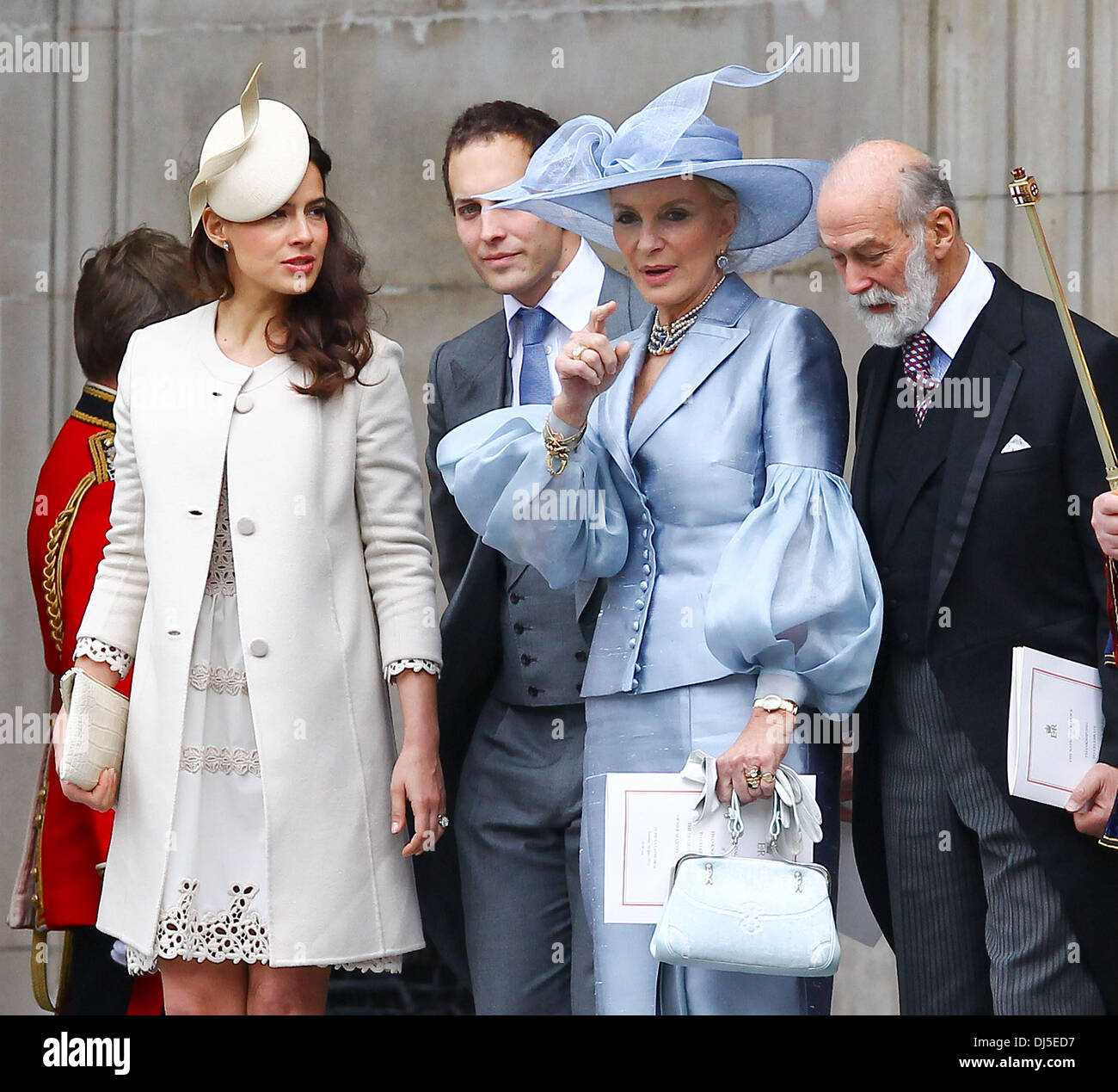 Prinzessin Michael von Kent mit Lord Freddie Windsor und seiner Frau Sophie verlässt die Königin Diamond Jubilee Dankgottesdienst in St. Pauls Cathedral London, England - 05.06.12 Stockfoto