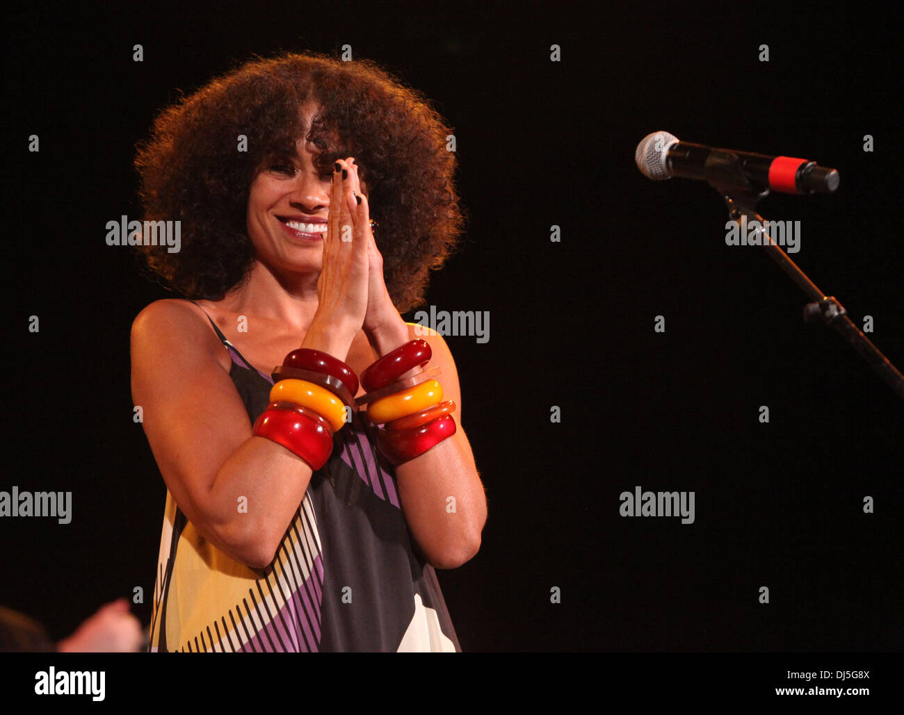 Amel Larrieux Stockfotos und -bilder Kaufen - Alamy